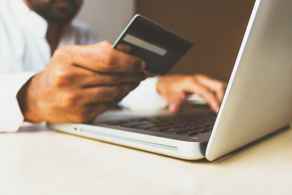 Venda porta a porta ou marketplace? Entenda as diferenças e vantagens de cada um!